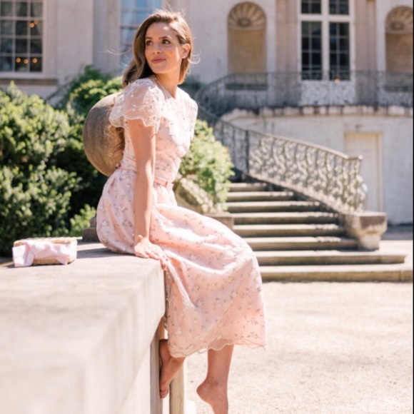 Gal Meets Glam Dresses & Skirts - DISO Gal Meets Glam Penelope Dress Pink Size 6 or 8!